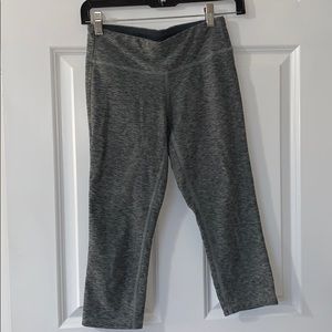 Gray cropped leggings